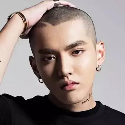 大宝的寸头吃瓜视频,揭秘娱乐圈幕后故事