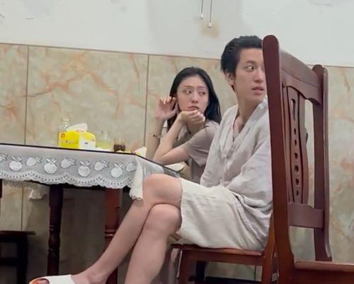 爱情不对劲吃瓜视频,揭秘“不对劲”吃瓜视频背后的真相